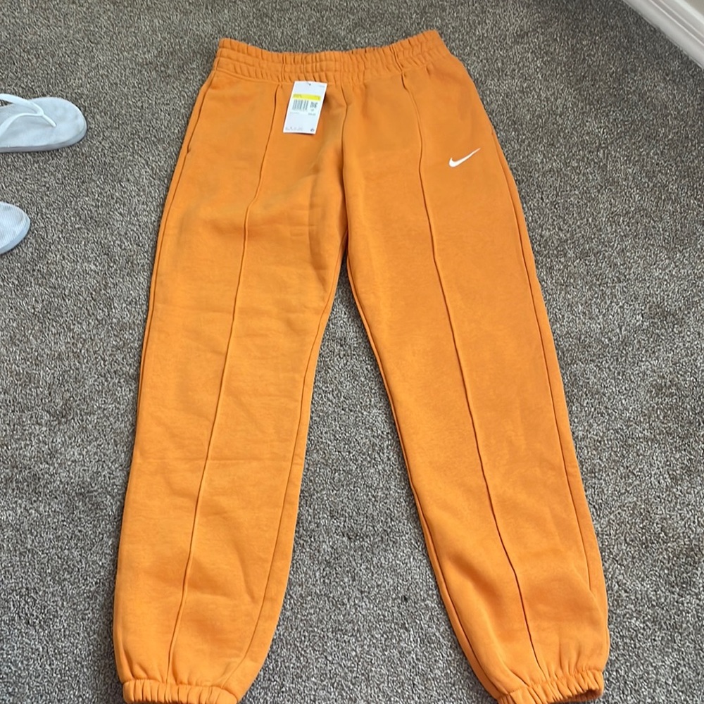 Women’s brand new Nike sweatpants